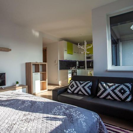 Air-Conditioned City View Apartment 24H Check-In ブラチスラヴァ エクステリア 写真