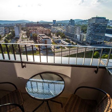 Air-Conditioned City View Apartment 24H Check-In ブラチスラヴァ エクステリア 写真