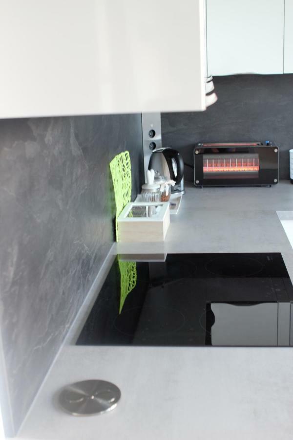 Air-Conditioned City View Apartment 24H Check-In ブラチスラヴァ エクステリア 写真