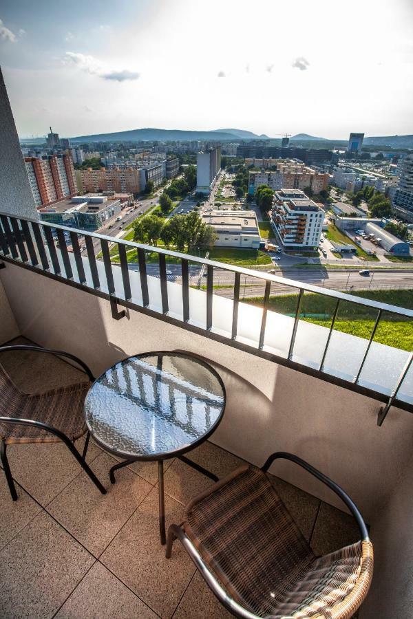 Air-Conditioned City View Apartment 24H Check-In ブラチスラヴァ エクステリア 写真