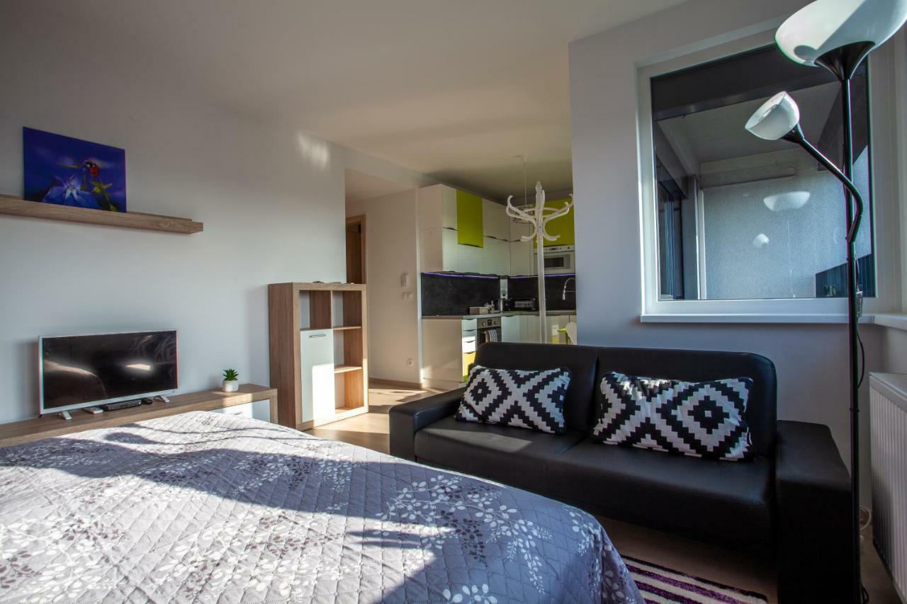Air-Conditioned City View Apartment 24H Check-In ブラチスラヴァ エクステリア 写真