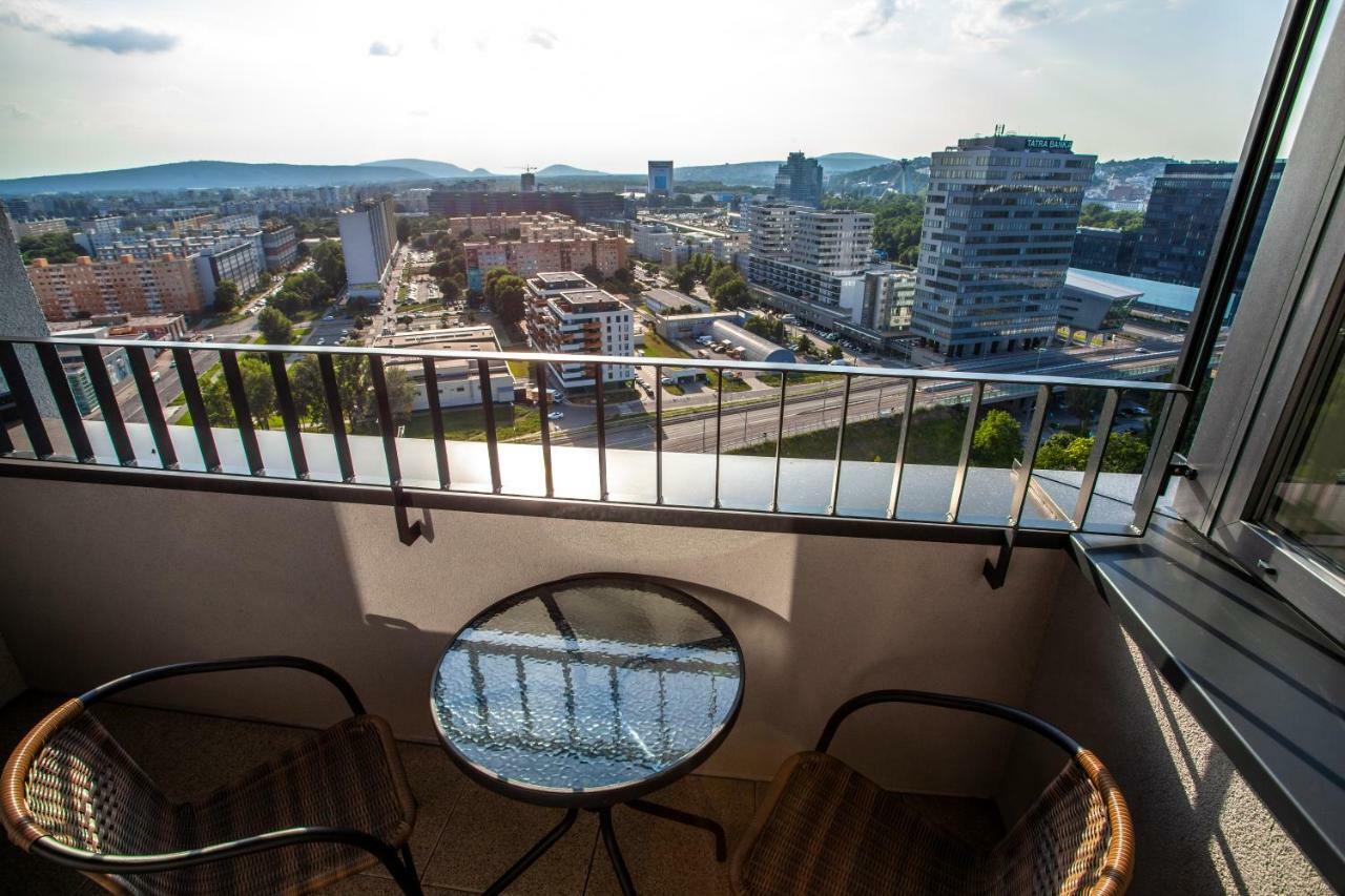 Air-Conditioned City View Apartment 24H Check-In ブラチスラヴァ エクステリア 写真