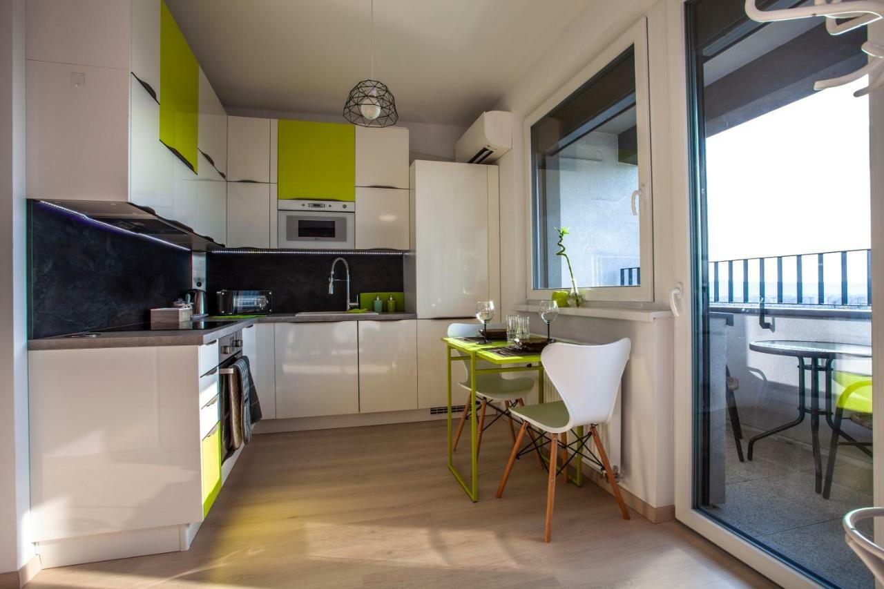 Air-Conditioned City View Apartment 24H Check-In ブラチスラヴァ エクステリア 写真