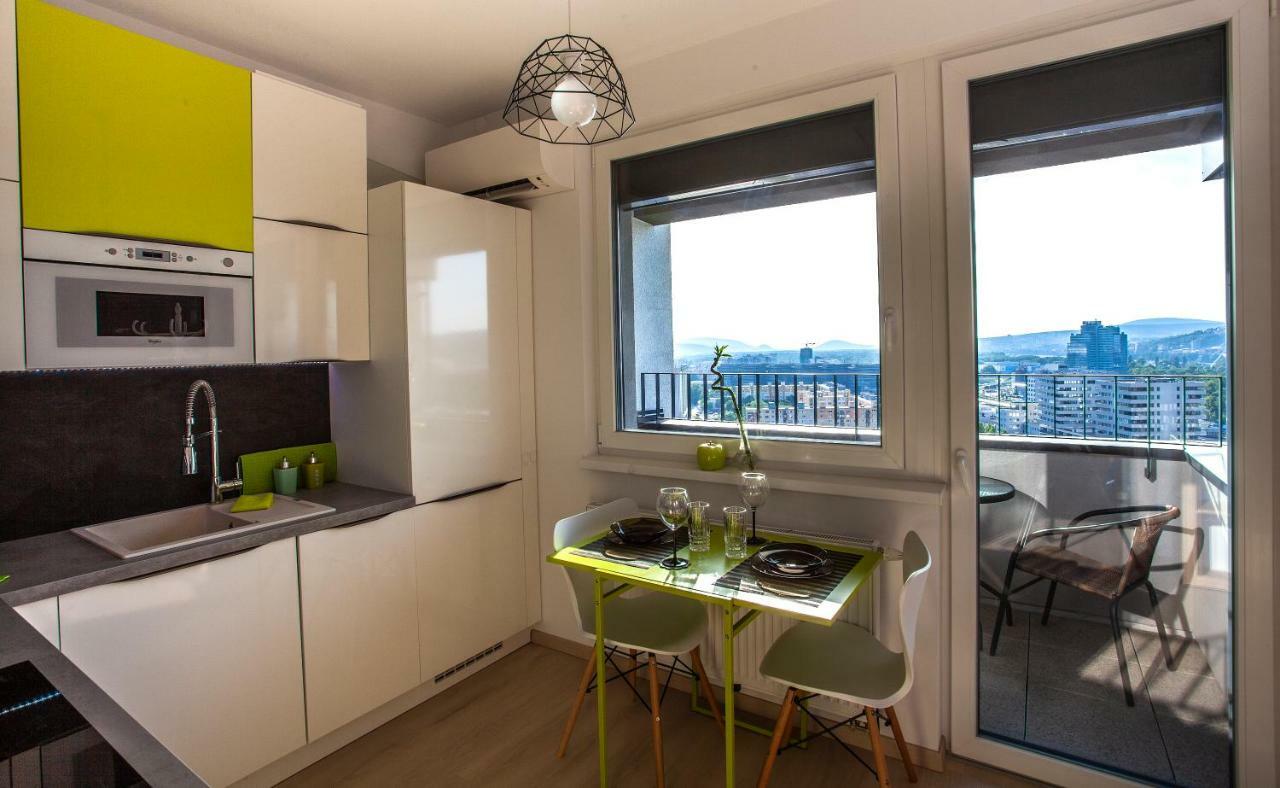 Air-Conditioned City View Apartment 24H Check-In ブラチスラヴァ エクステリア 写真