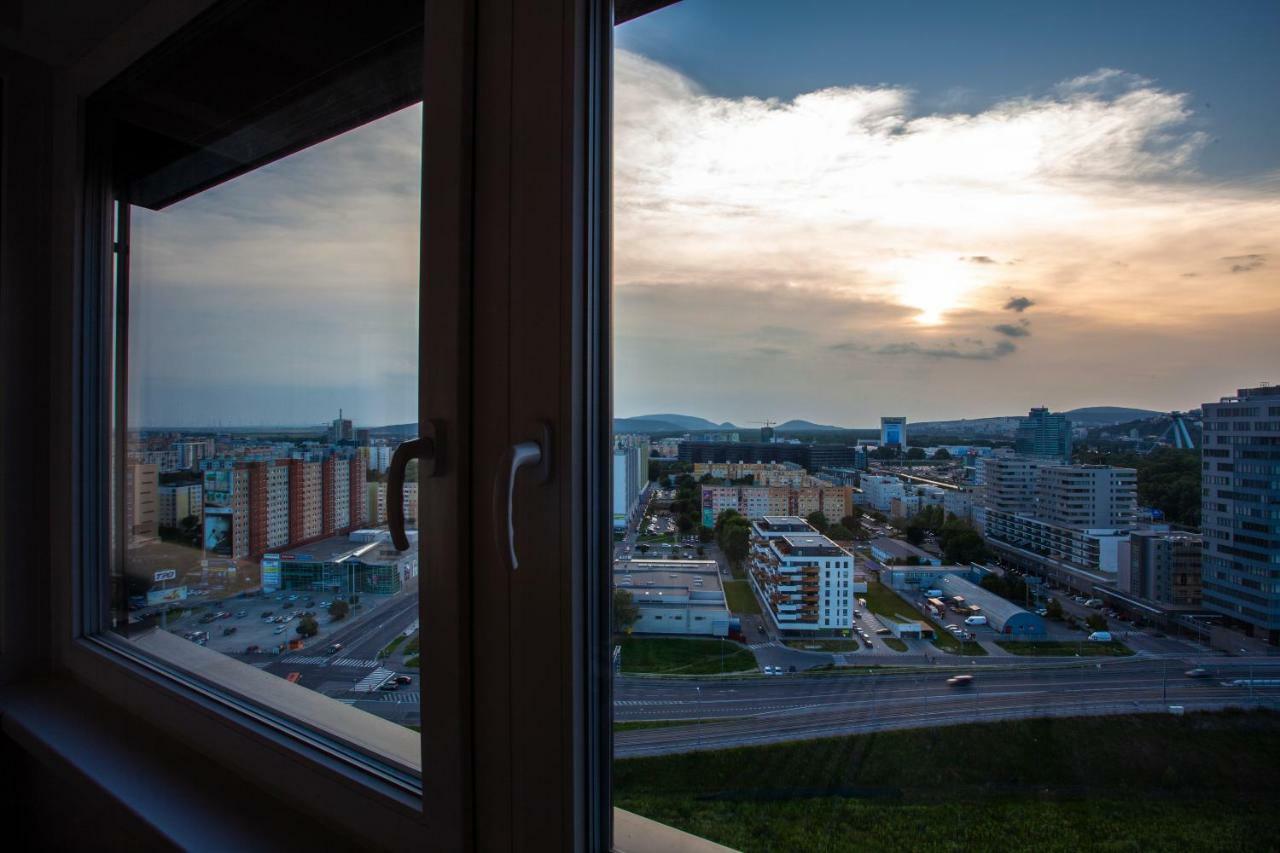 Air-Conditioned City View Apartment 24H Check-In ブラチスラヴァ エクステリア 写真