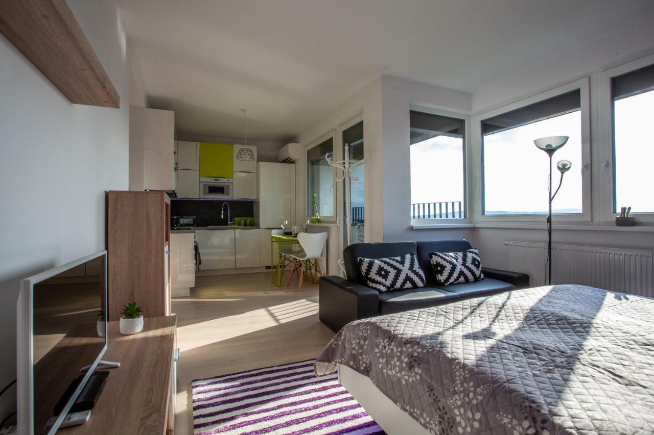 Air-Conditioned City View Apartment 24H Check-In ブラチスラヴァ エクステリア 写真
