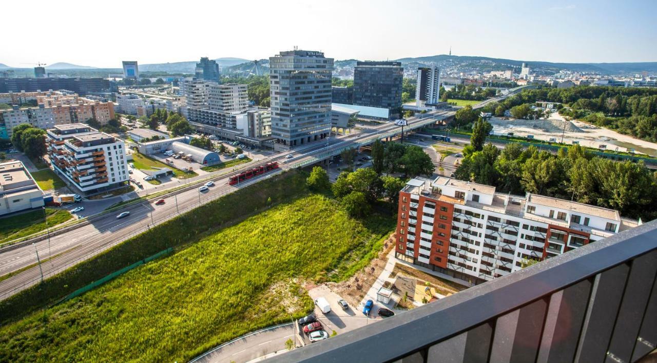 Air-Conditioned City View Apartment 24H Check-In ブラチスラヴァ エクステリア 写真