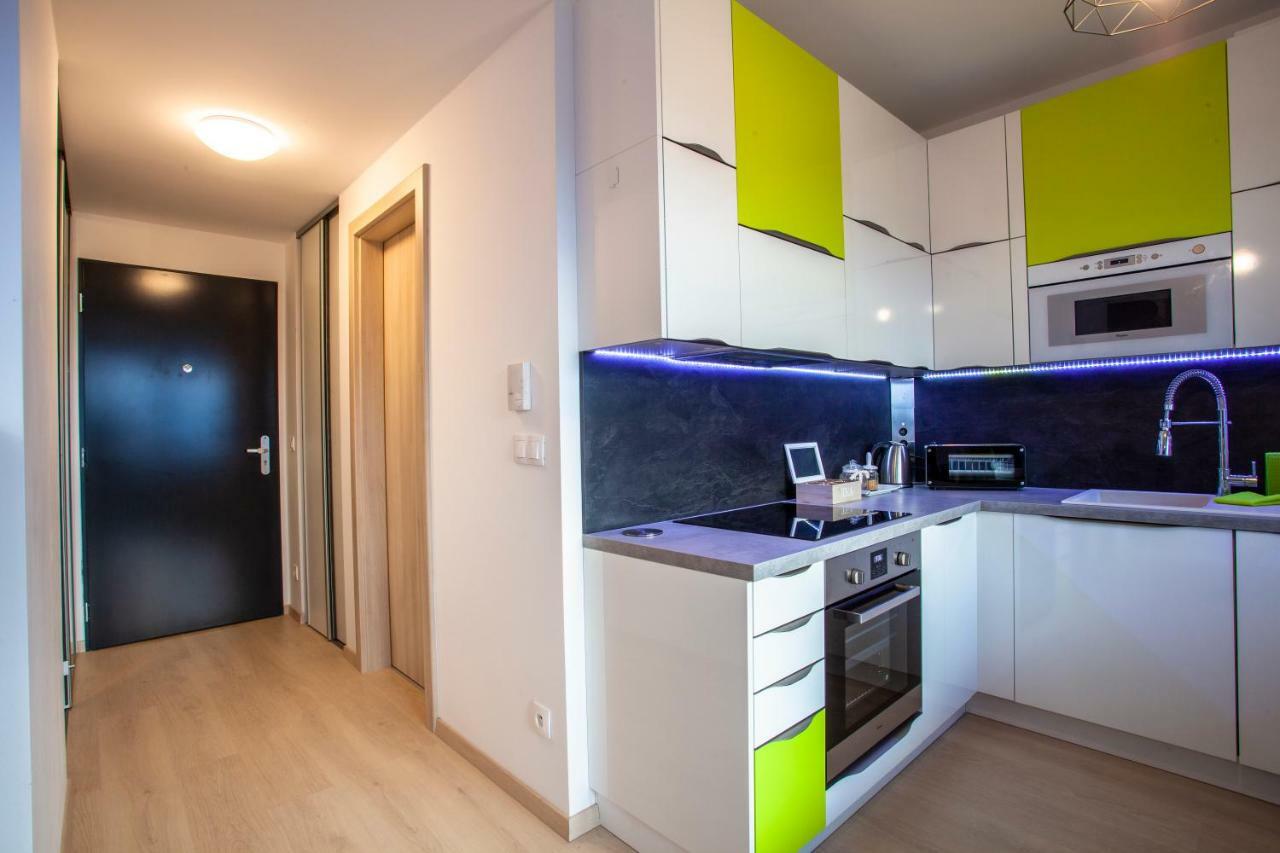 Air-Conditioned City View Apartment 24H Check-In ブラチスラヴァ エクステリア 写真