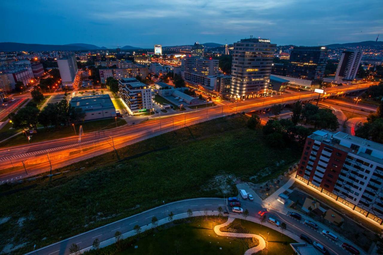 Air-Conditioned City View Apartment 24H Check-In ブラチスラヴァ エクステリア 写真